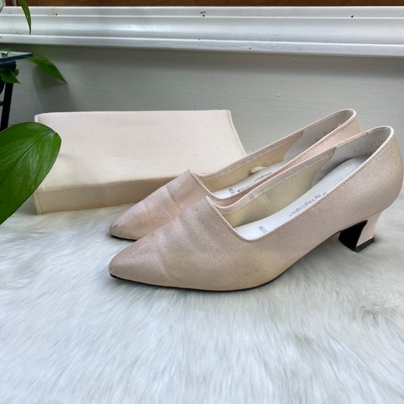 Dyeables by Highlights Light Beige Heels 7.5 w/ Matching Colorifics Purse - Picture 4 of 13